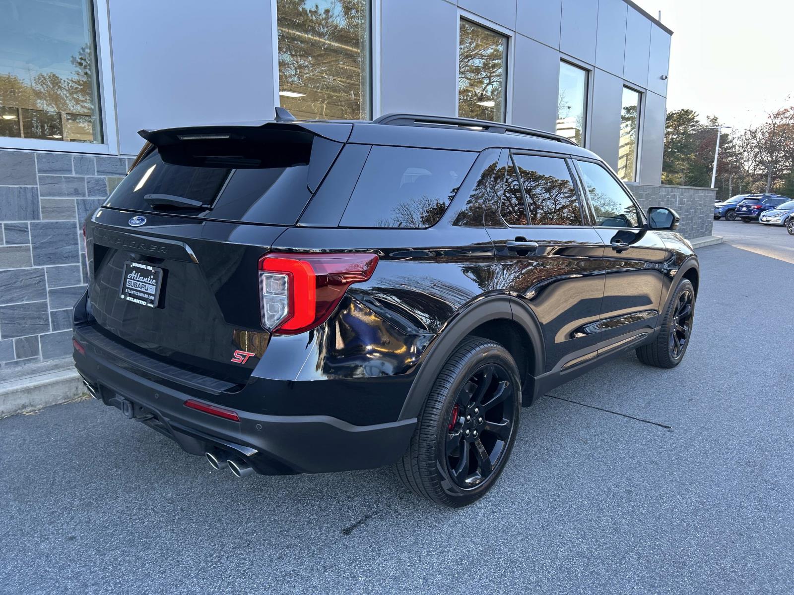 2023 Ford Explorer ST photo 3