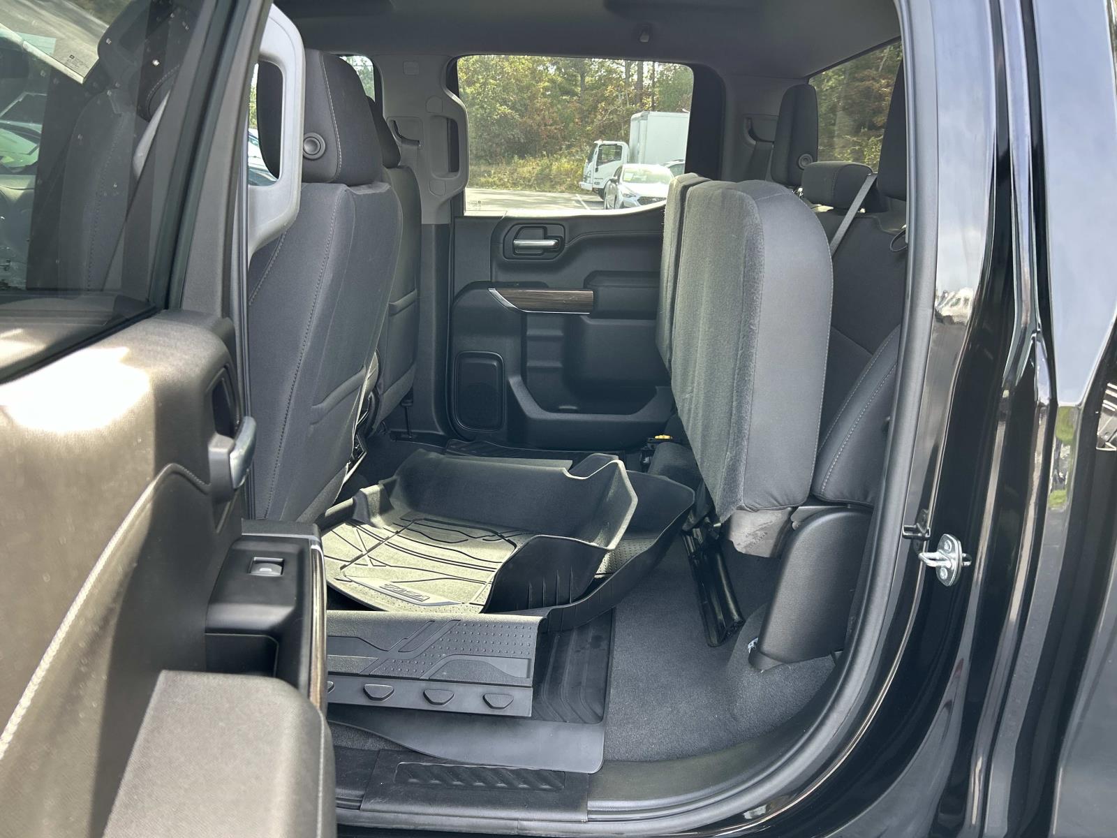2019 Chevrolet Silverado 1500 RST - Photo 12