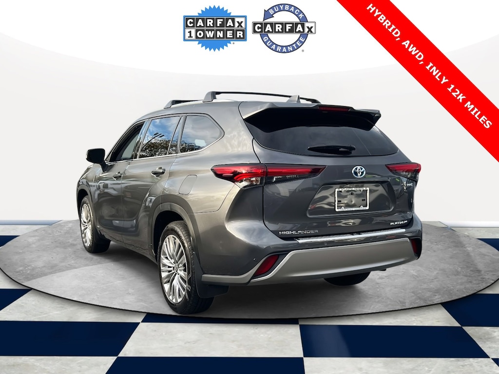 Used 2024 Toyota Highlander Hybrid Platinum SUV