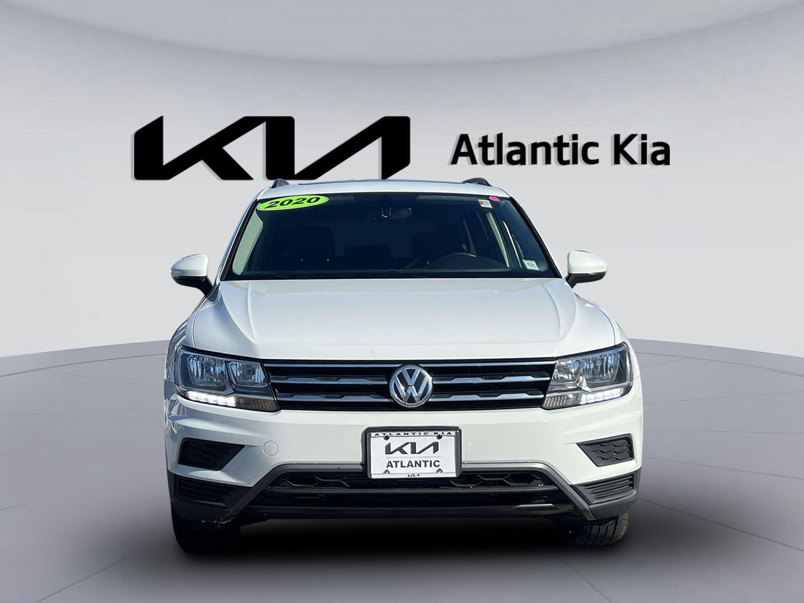 Used 2020 Volkswagen Tiguan SE with VIN 3VV2B7AX9LM135701 for sale in West Islip, NY