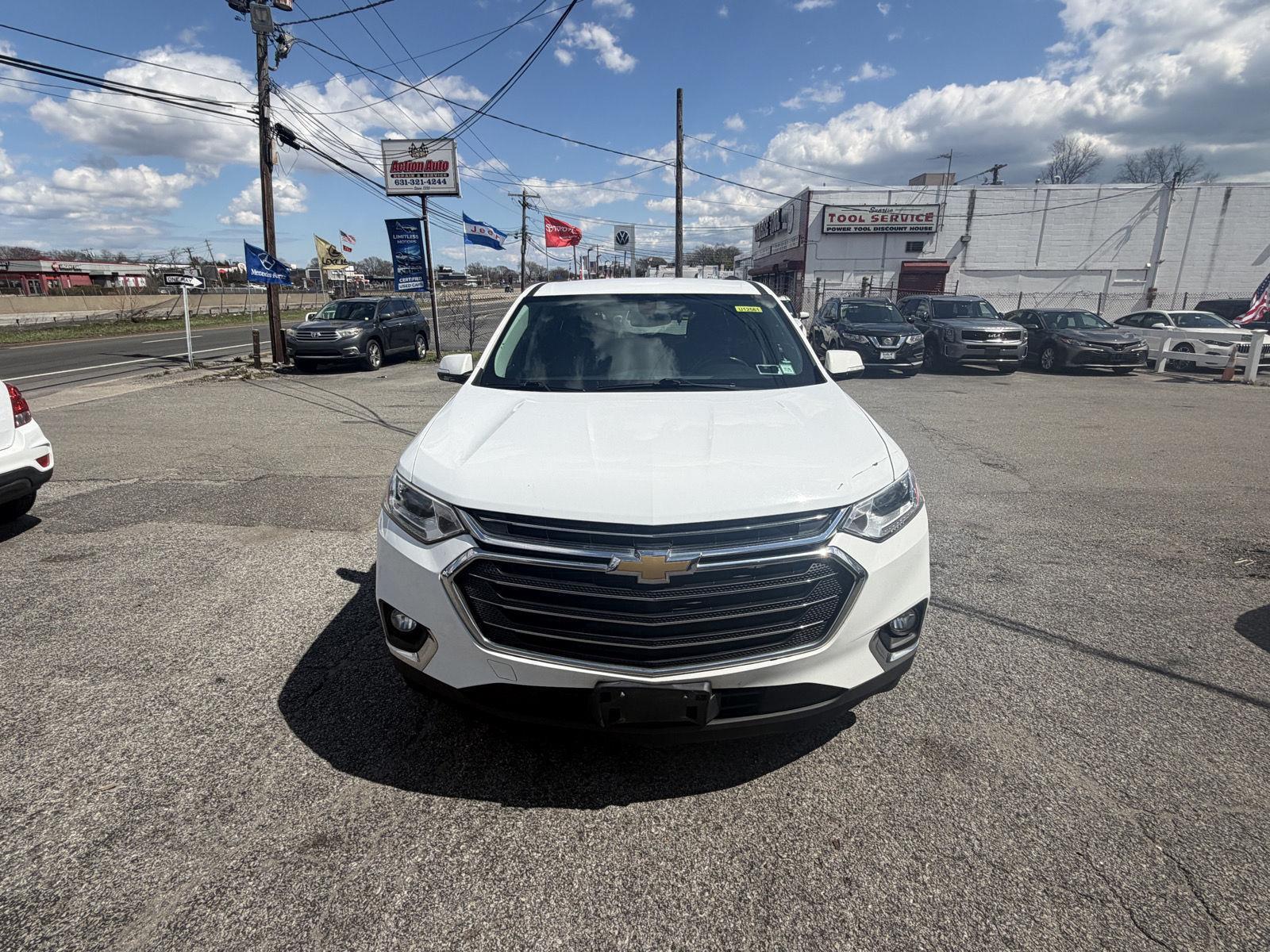Used 2018 Chevrolet Traverse 1LT with VIN 1GNERGKW6JJ188290 for sale in West Islip, NY