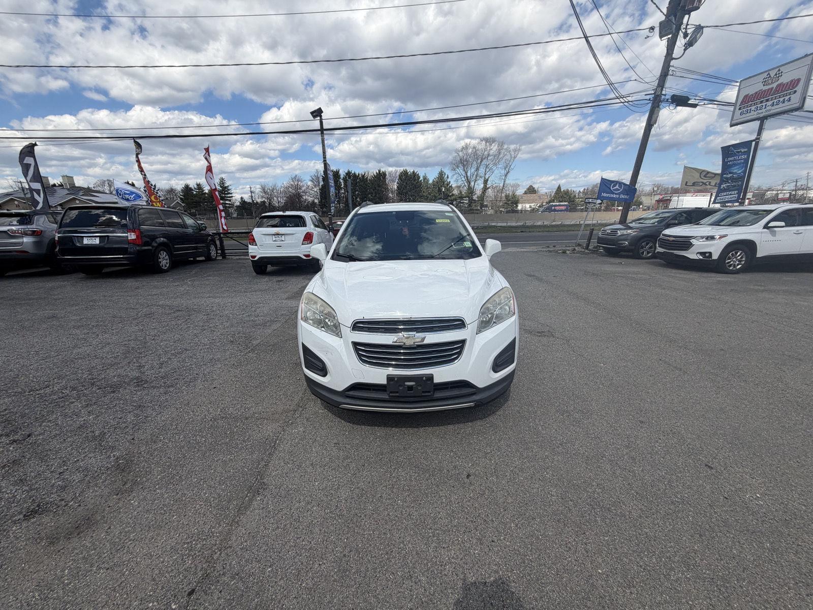 Used 2016 Chevrolet Trax LT with VIN 3GNCJPSB6GL150376 for sale in West Islip, NY