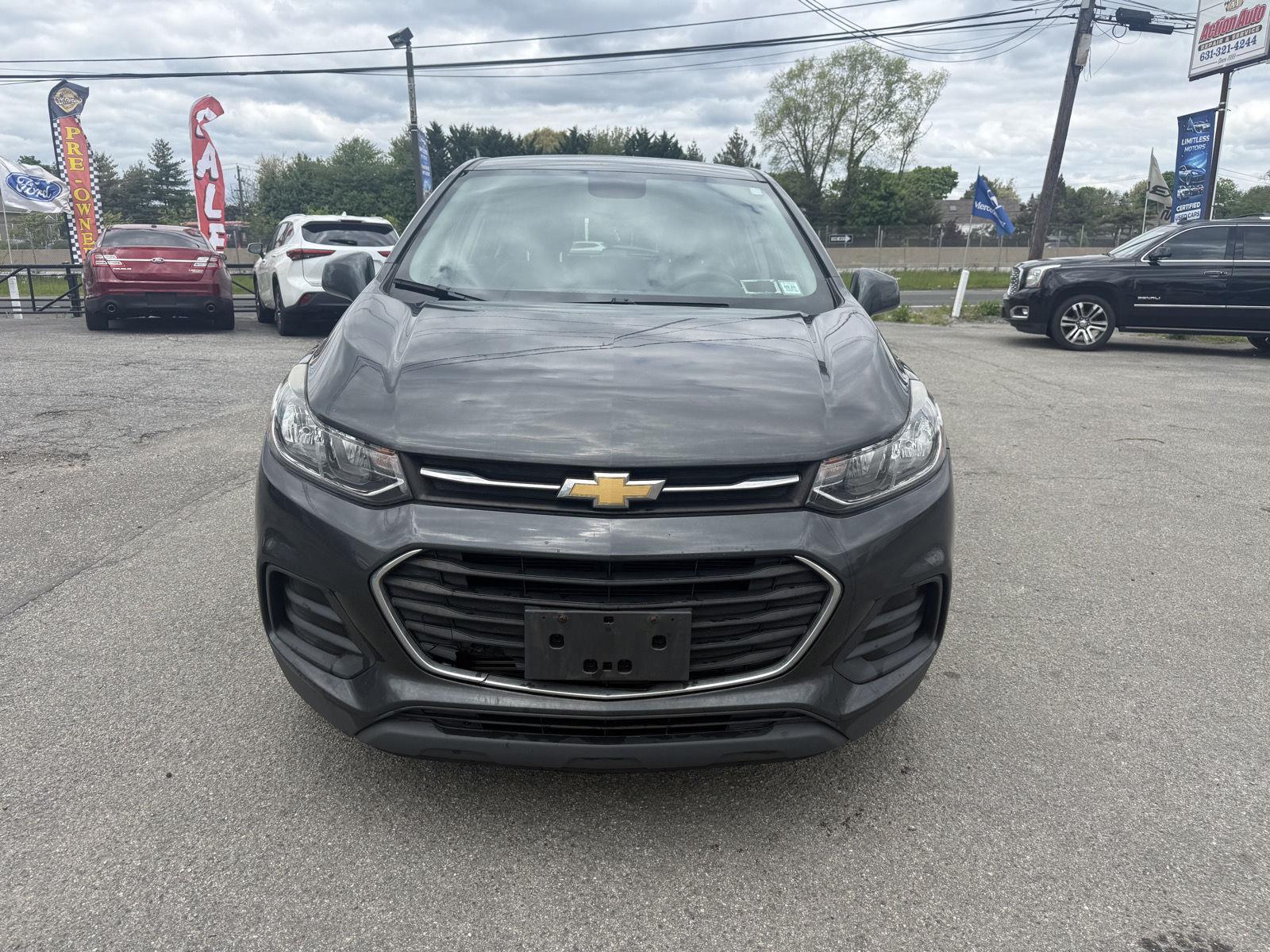 Used 2019 Chevrolet Trax LS with VIN 3GNCJNSB0KL156350 for sale in West Islip, NY