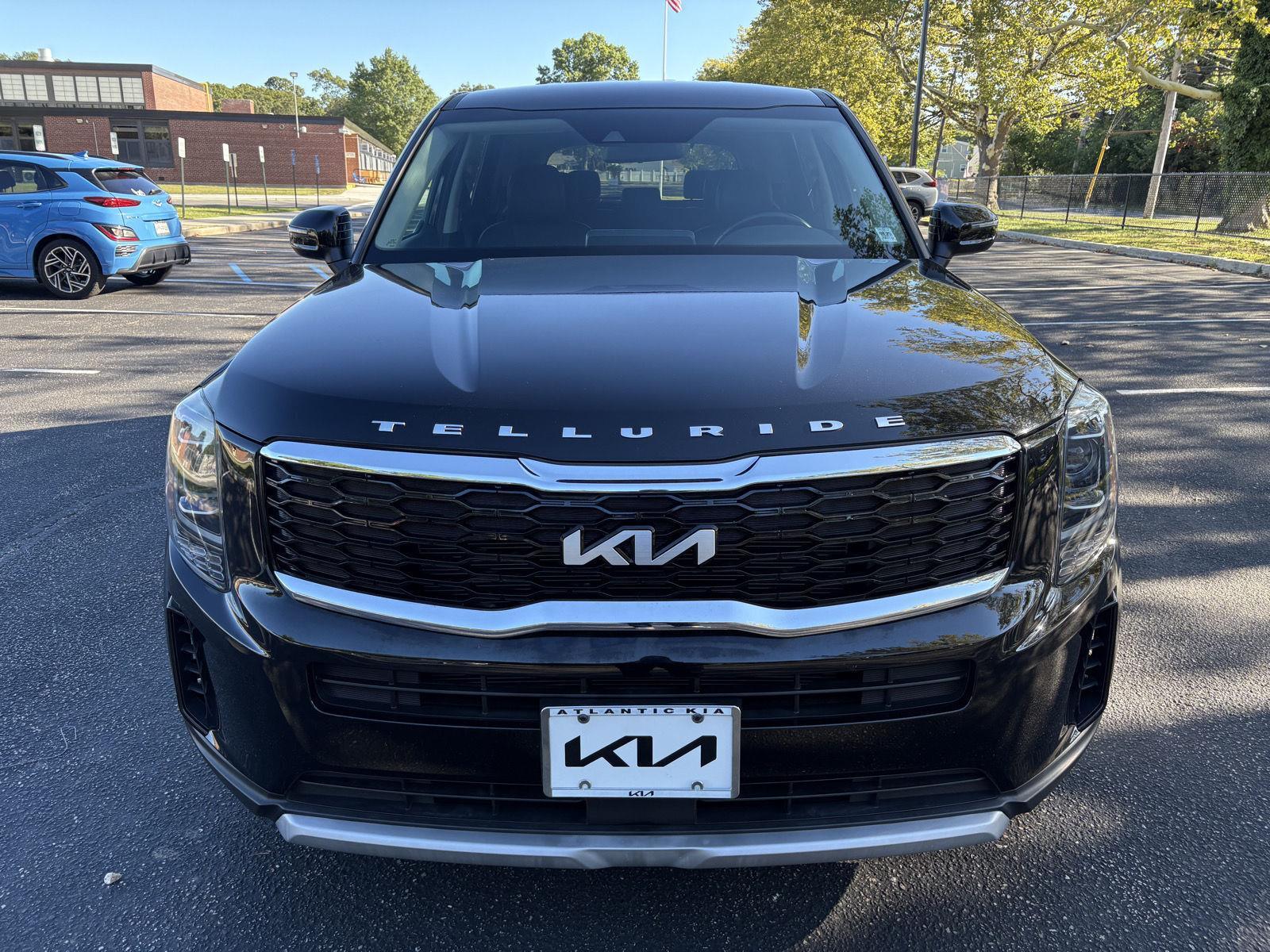 2022 Kia Telluride LX photo 2