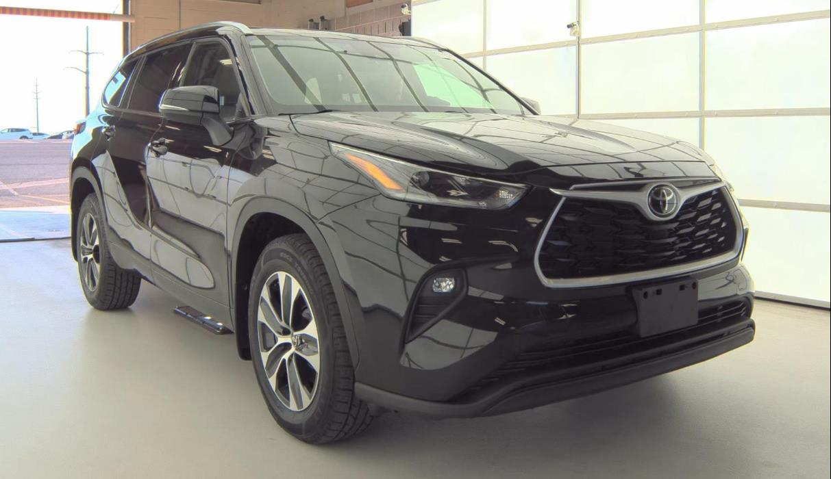 2021 Toyota Highlander XLE photo 4