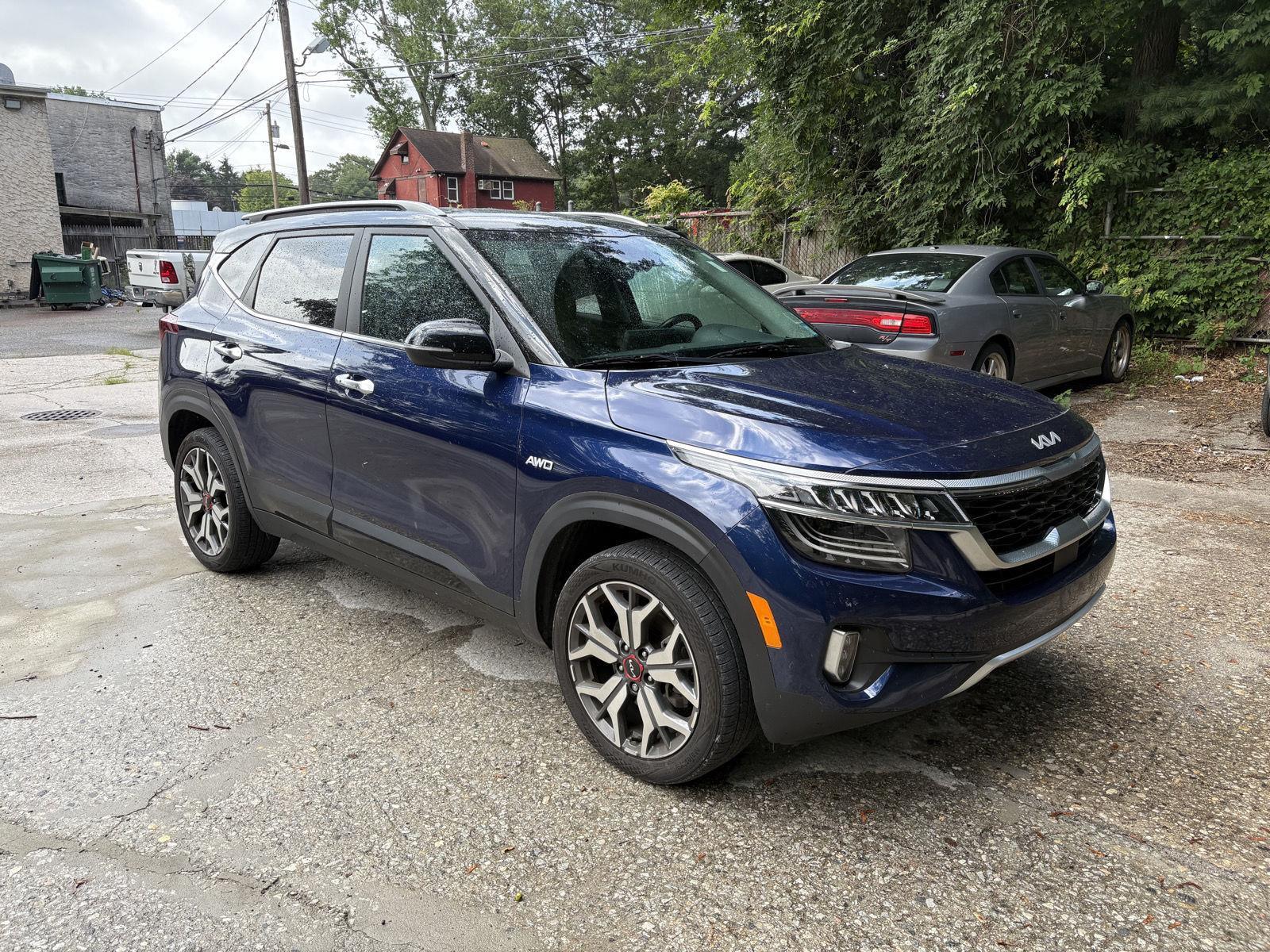 2023 Kia Seltos SX photo 3