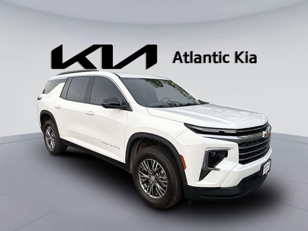Used 2025 Chevrolet Traverse AWD LT SUV