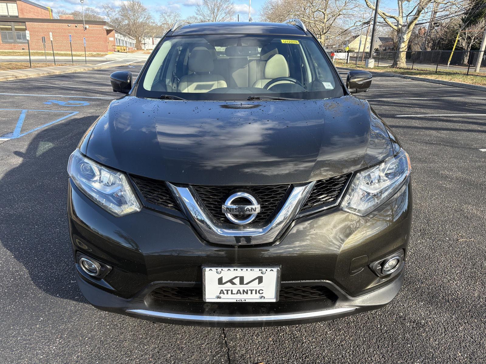 Used 2016 Nissan Rogue SL with VIN 5N1AT2MV8GC777169 for sale in West Islip, NY