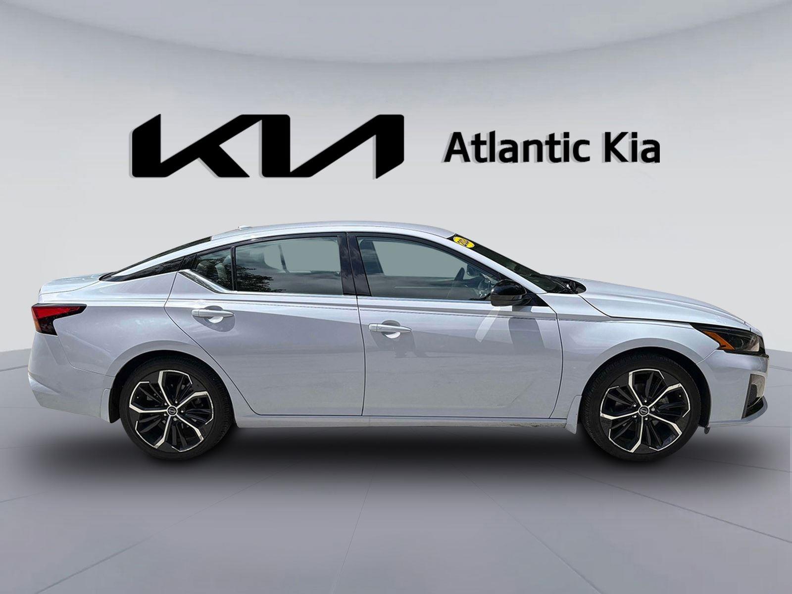 2024 Nissan Altima 2.5 SR photo 3