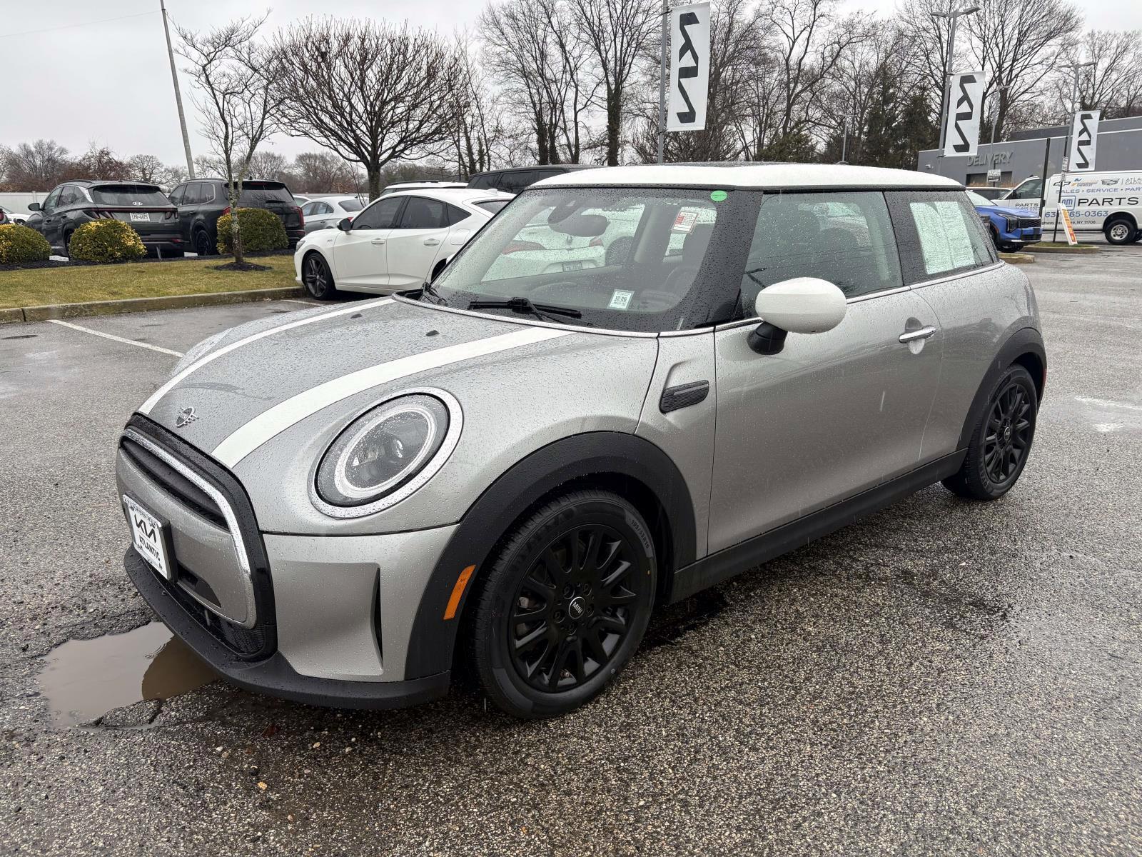 2023 MINI Hardtop 2 Door Base's photo