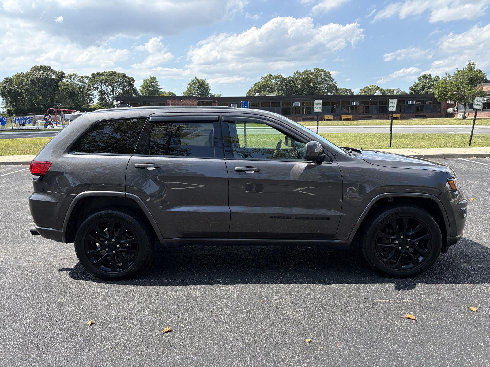 2020 Jeep Grand Cherokee Altitude photo 2