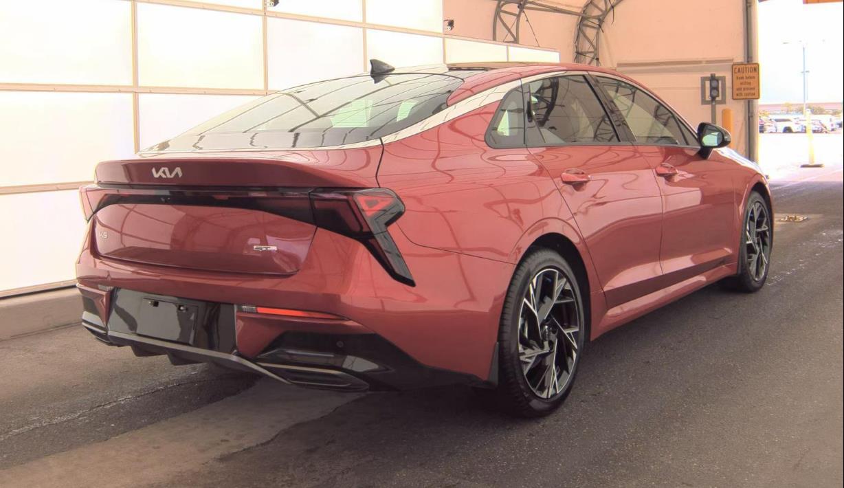 2025 Kia K5 GT-Line photo 4