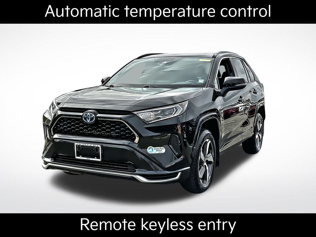 Used 2021 Toyota RAV4 SE with VIN JTMAB3FV2MD062632 for sale in West Islip, NY