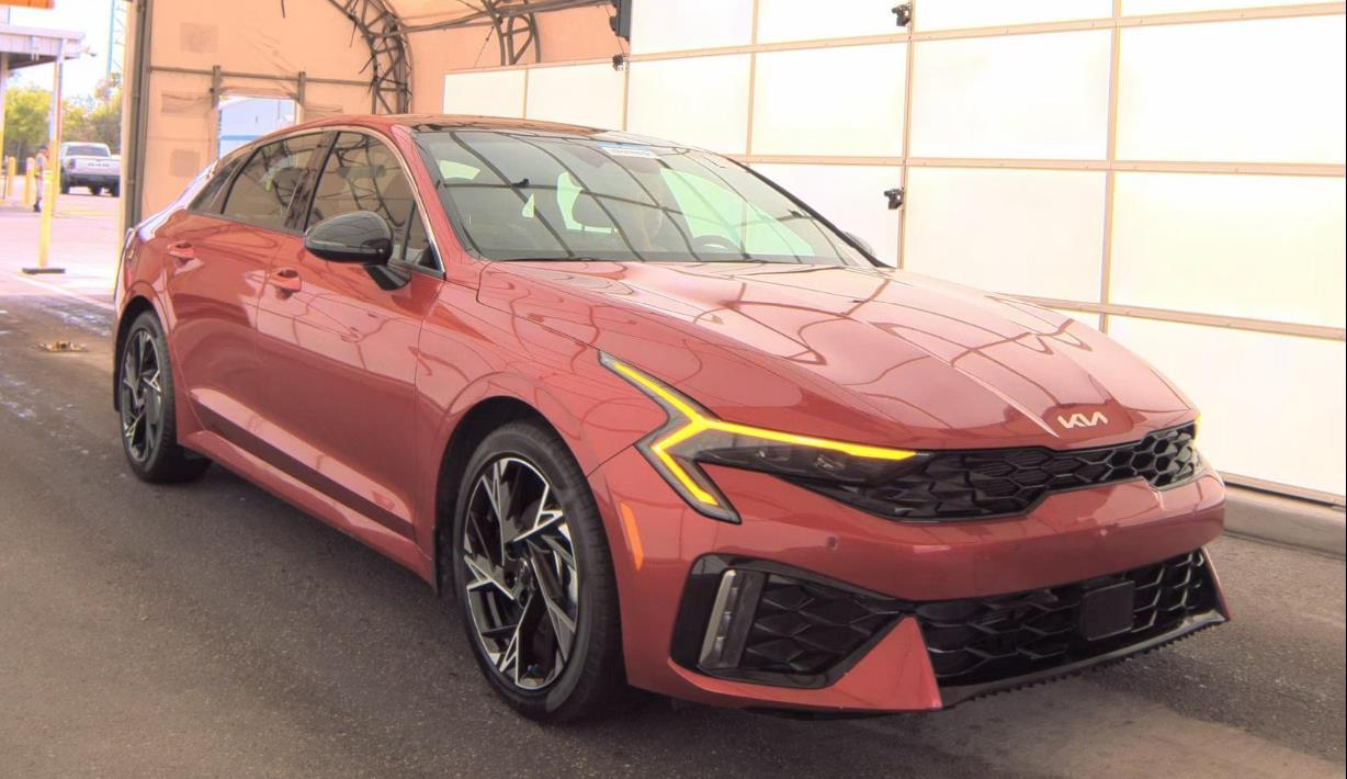 2025 Kia K5 GT-Line photo 3