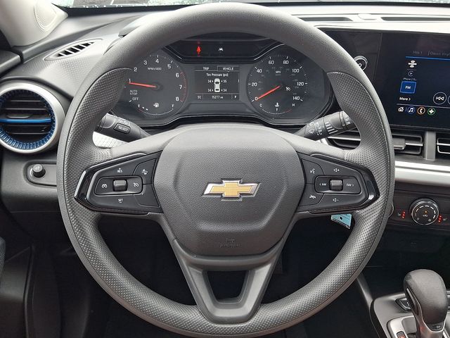 2025 Chevrolet Trax LS - Photo 18
