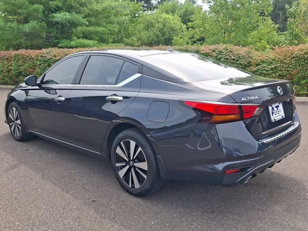 Used 2021 Nissan Altima 2.5 SV Sedan