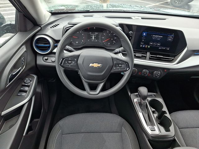2025 Chevrolet Trax LS - Photo 11