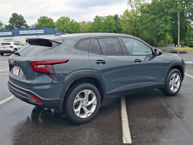 2025 Chevrolet Trax LS - Photo 6