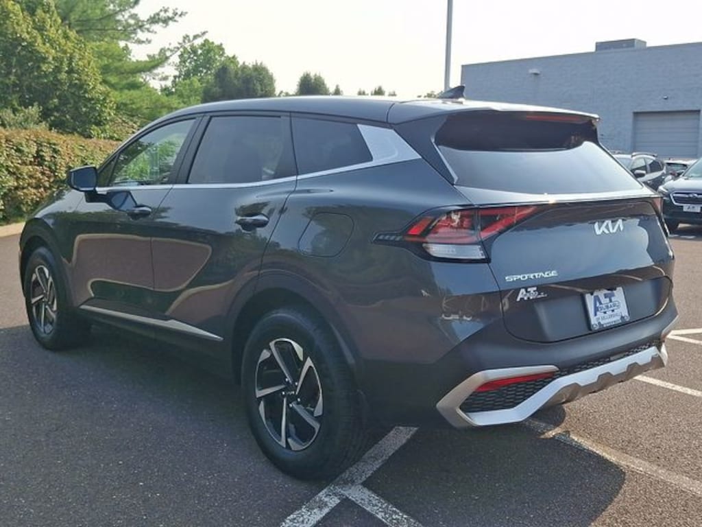 Used 2023 Kia Sportage Hybrid LX SUV