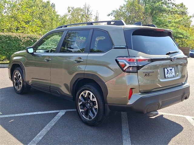 2025 Subaru Forester Premium photo 4