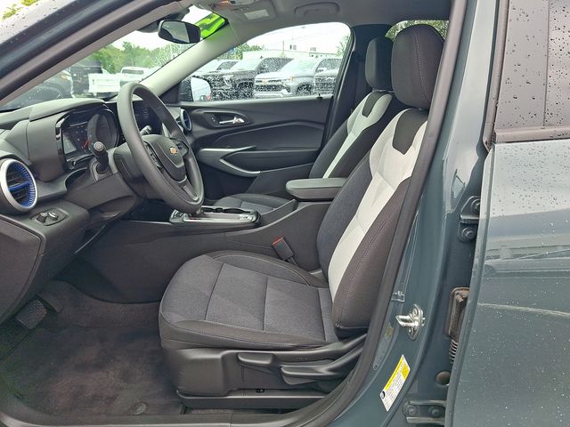 2025 Chevrolet Trax LS - Photo 13