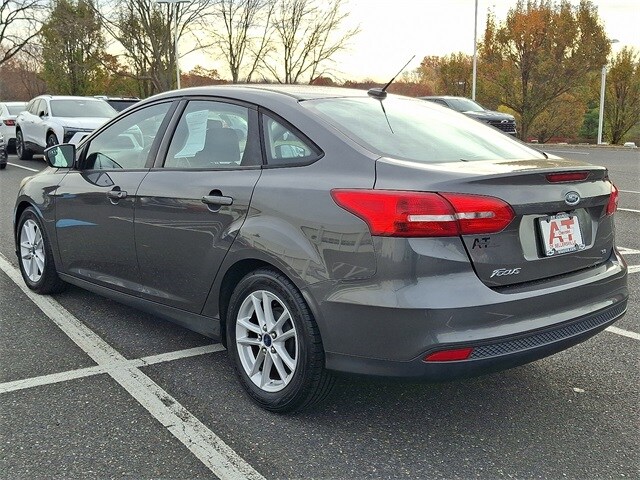 2015 Ford Focus SE photo 2