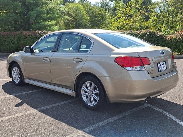 2010 Subaru Legacy 2.5i Premium photo 2
