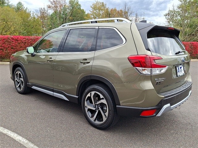 2024 Subaru Forester Touring photo 4