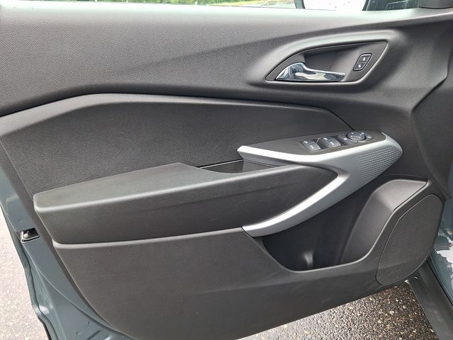 2025 Chevrolet Trax LS - Photo 12