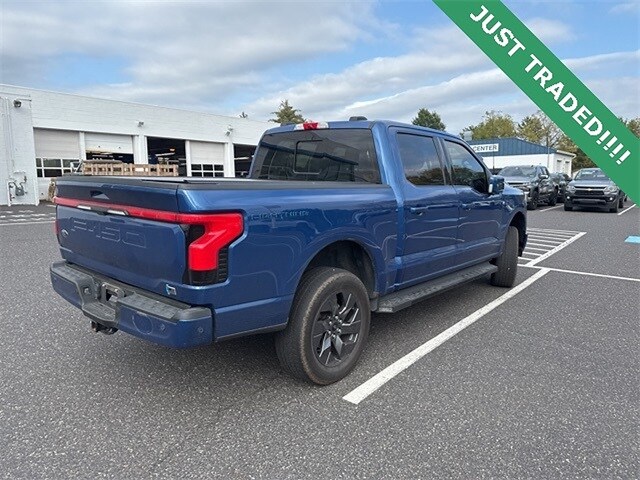 2022 Ford F-150 Lightning Lariat photo 2