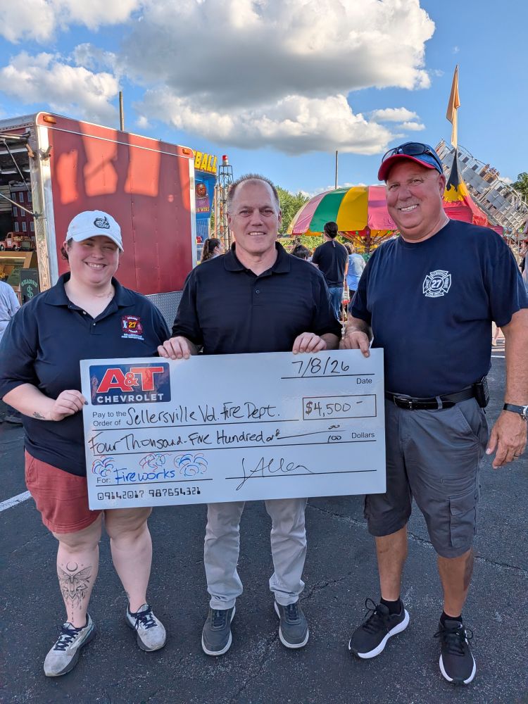 ATChevroletSubaru_FireworksCheck_Presentation_SellersvilleVolunteerFire_7-2026_resize.jpg