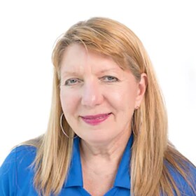 Staff member Janice Beck from ID_6a887f959ce7