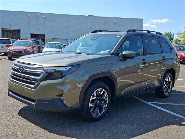 2025 Subaru Forester Premium photo 3