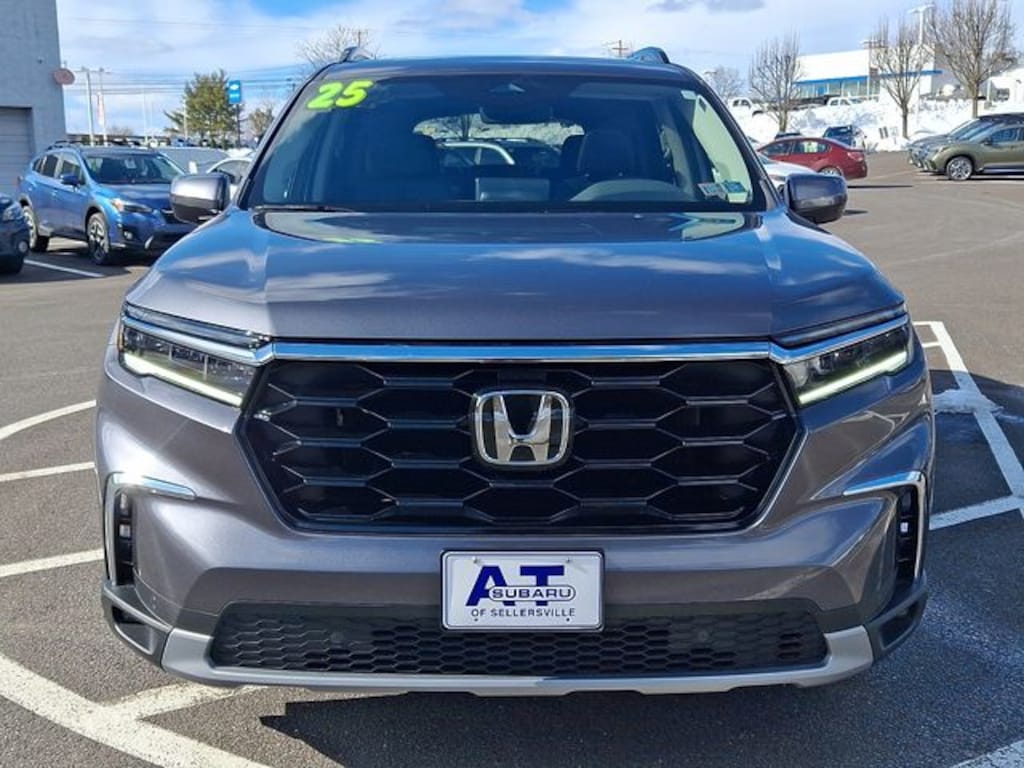 Used 2025 Honda Pilot Touring SUV