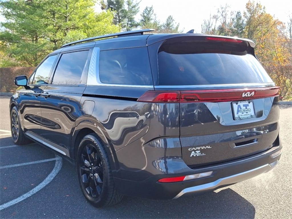 Used 2024 Kia Carnival SX Prestige Minivan/Van