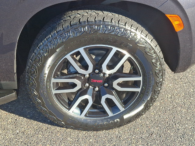 2023 GMC Yukon AT4 - Photo 8