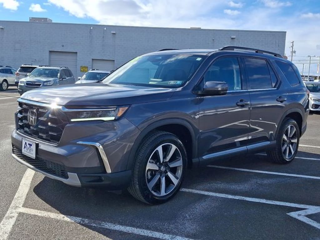 Used 2025 Honda Pilot Touring SUV