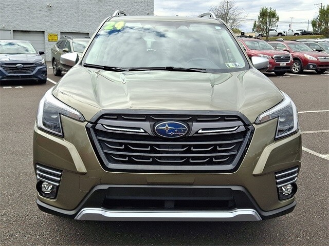 2024 Subaru Forester Touring photo 2