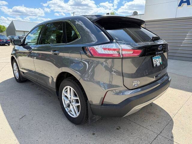 2022 Ford Edge SEL photo 4
