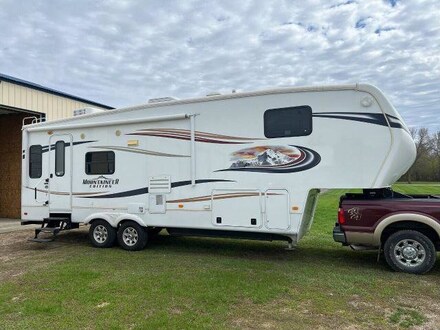 2013 Keystone Rv Montana Mountaineer Edition 285RLD RVs & Campers