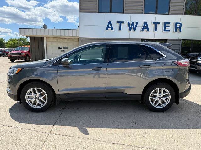 2022 Ford Edge SEL photo 2