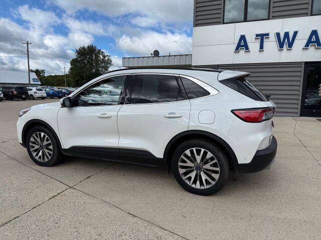 2020 Ford Escape Titanium Hybrid photo 3