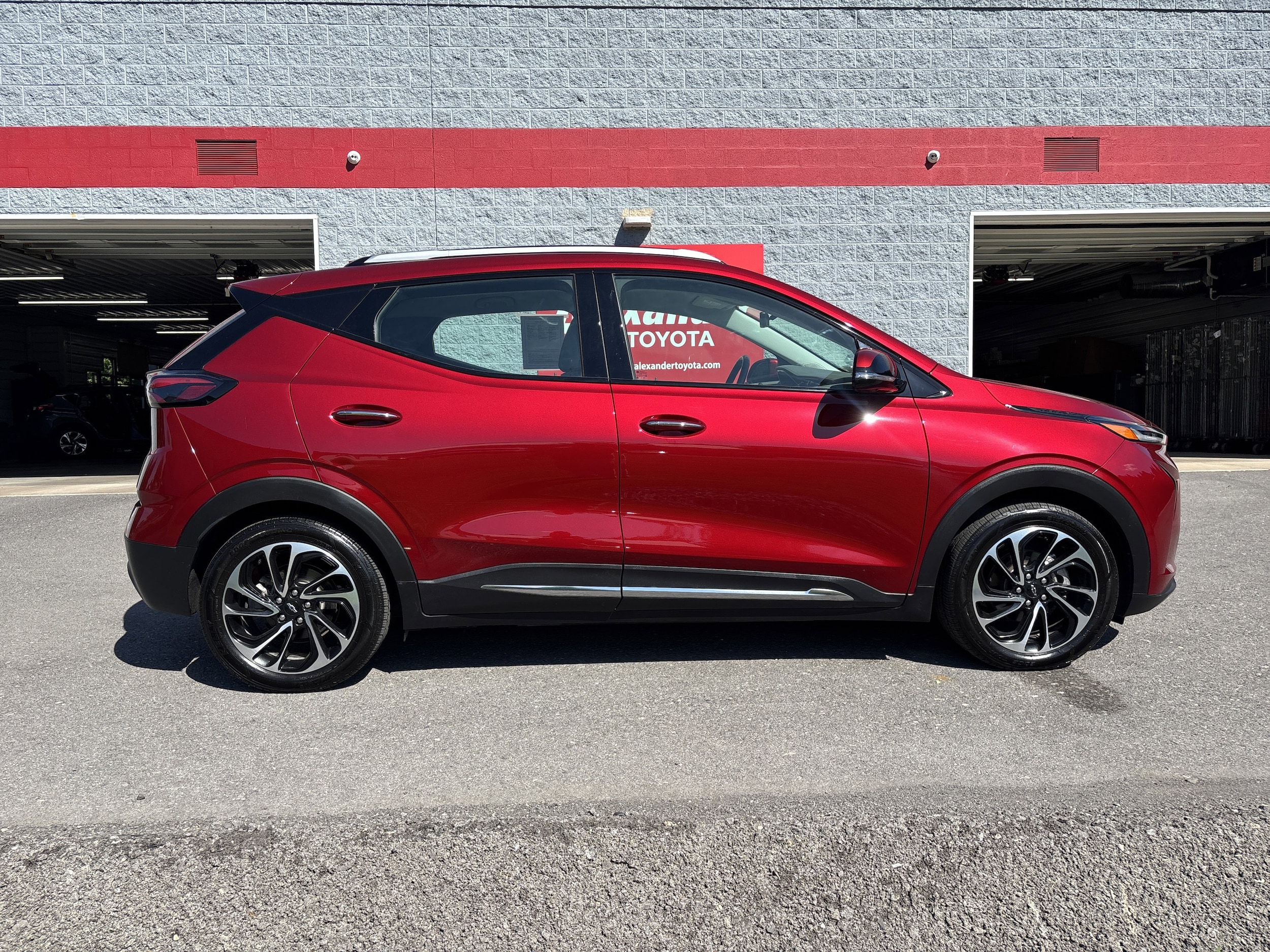 Used 2022 Chevrolet Bolt EUV Premier with VIN 1G1FZ6S05N4111605 for sale in Selinsgrove, PA