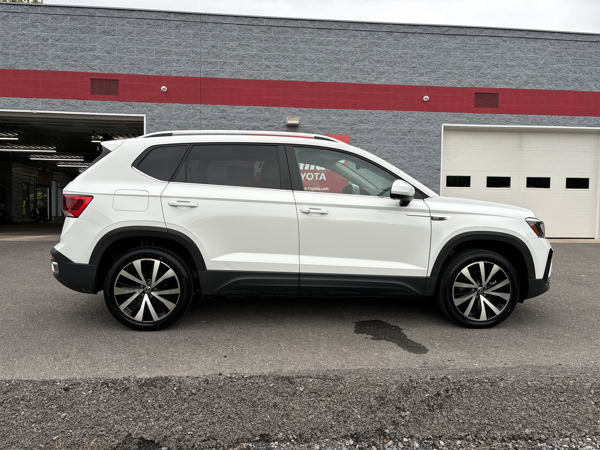 Used 2023 Volkswagen Taos SE with VIN 3VVEX7B27PM313242 for sale in Selinsgrove, PA