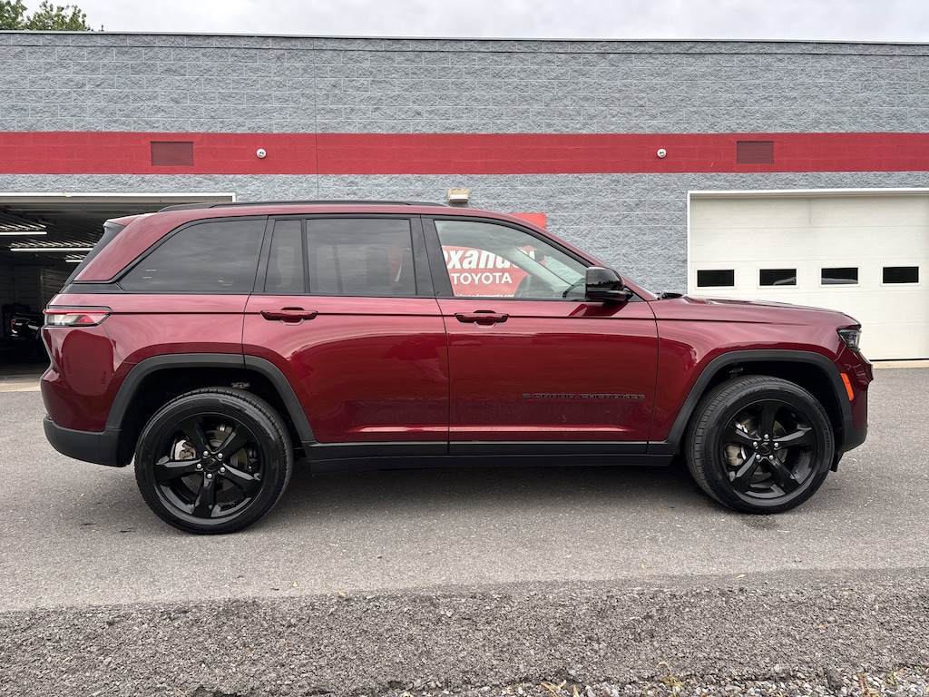 Used 2023 Jeep Grand Cherokee Limited SUV