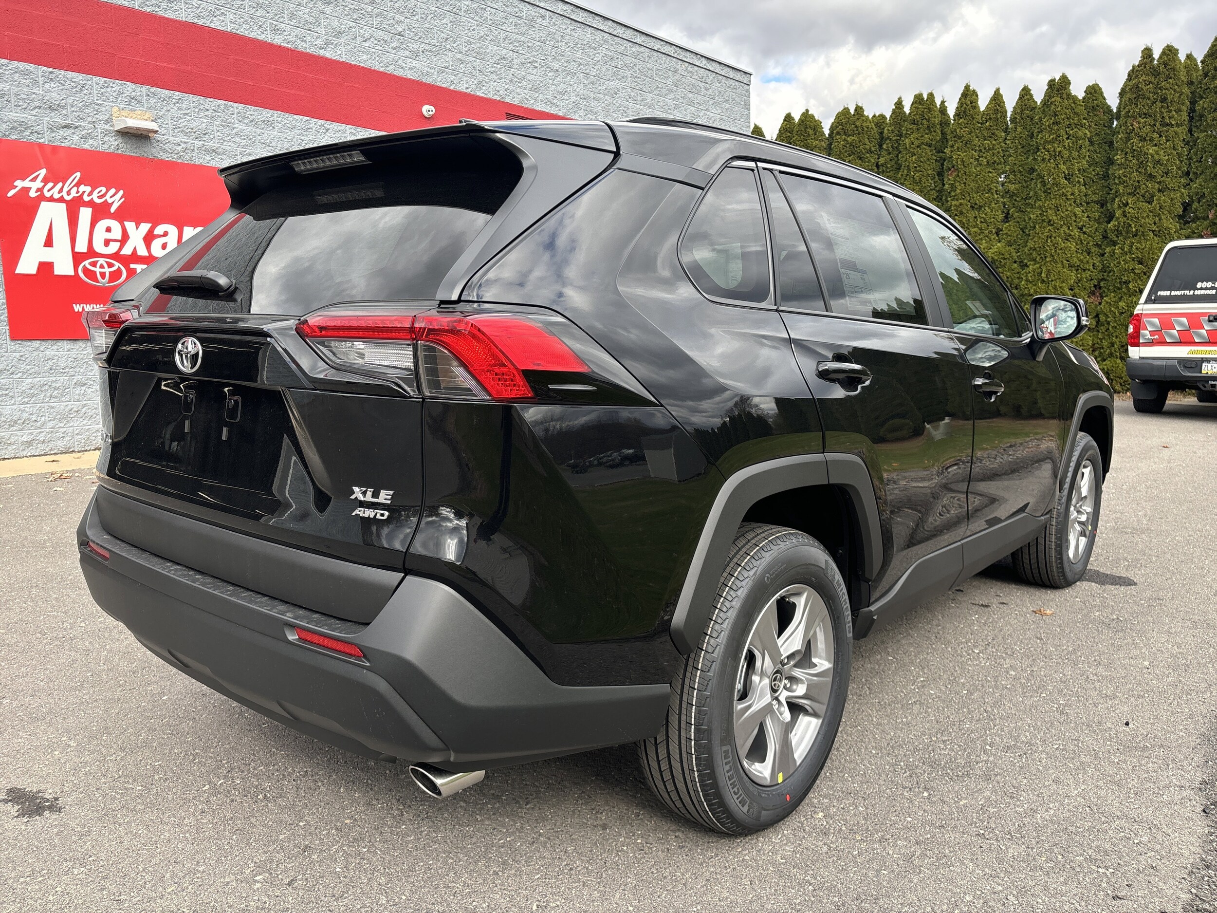 2025 Toyota RAV4 XLE photo 2