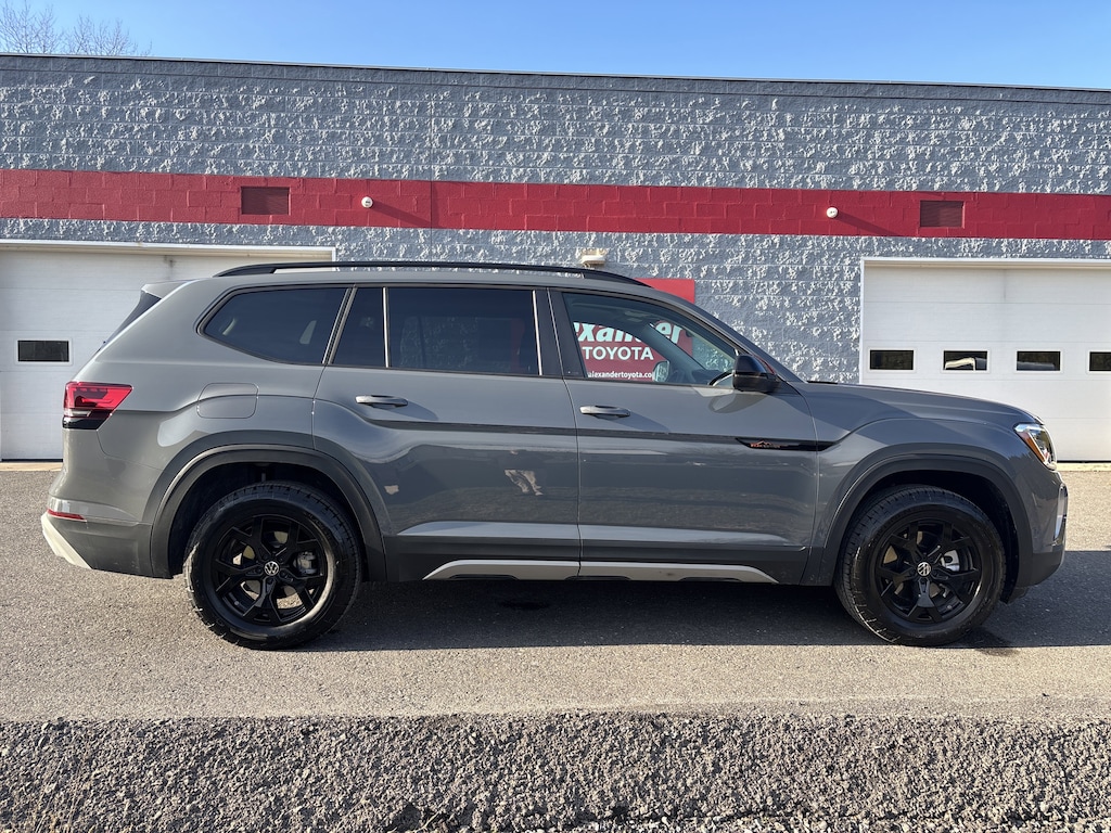 Used 2025 Volkswagen Atlas 2.0T Peak Edition SUV