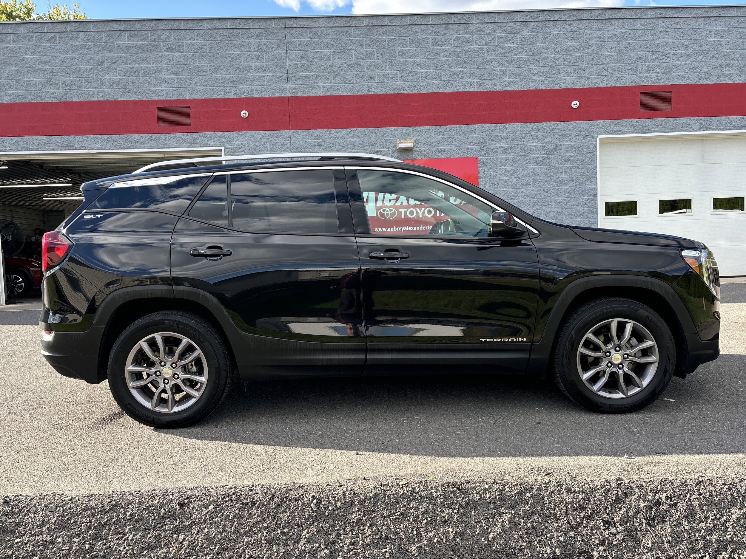 2023 Gmc Terrain SLT photo 2