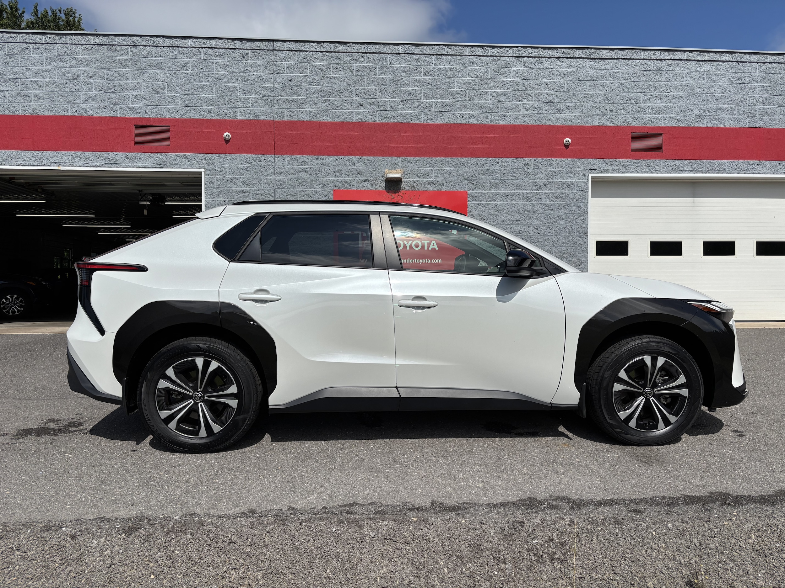 Used 2024 Toyota bZ4X XLE with VIN JTMABACA5RA086373 for sale in Selinsgrove, PA