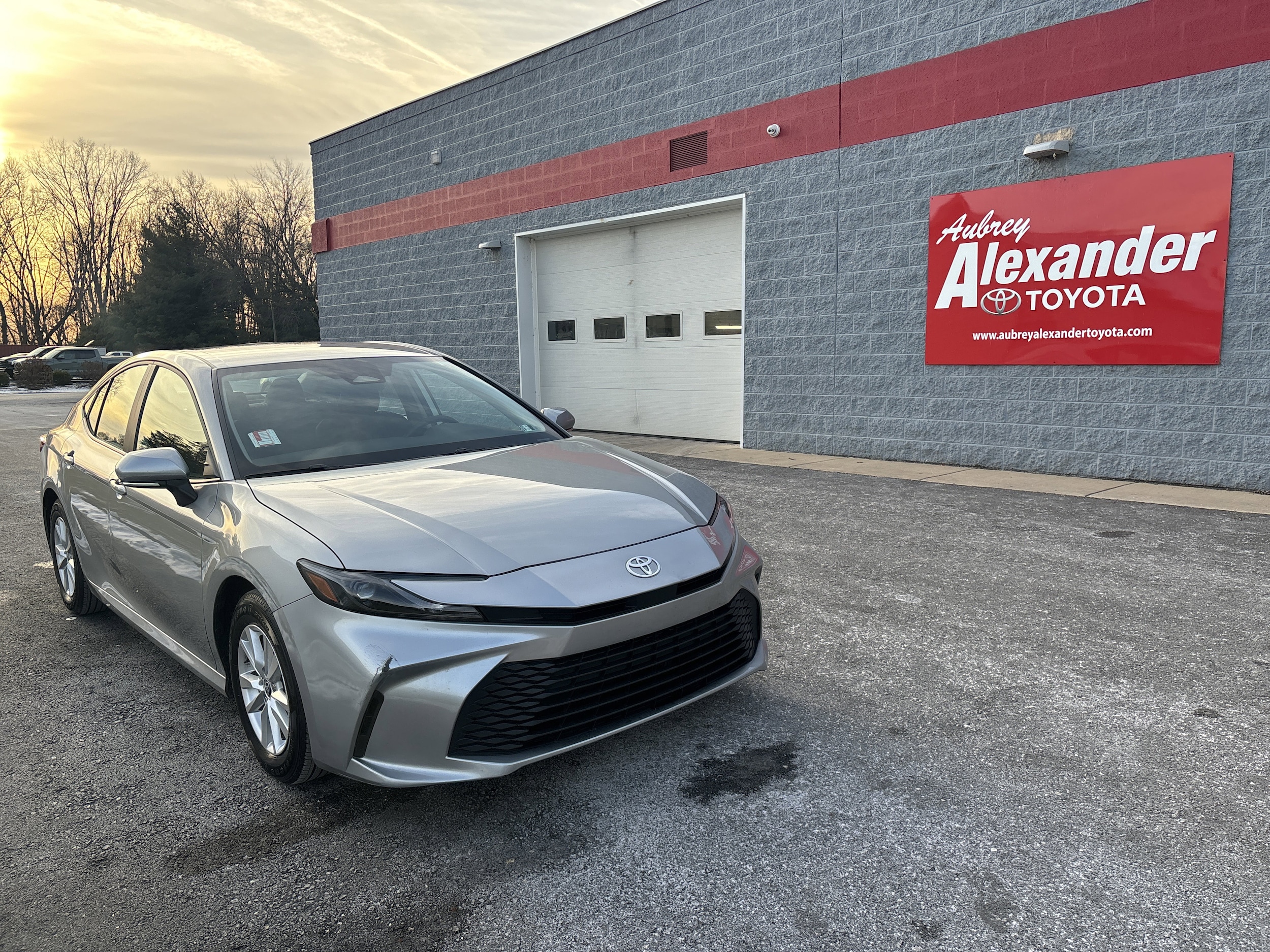 2025 Toyota Camry LE's photo